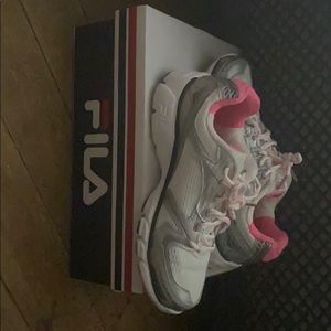 I’m selling sneakers